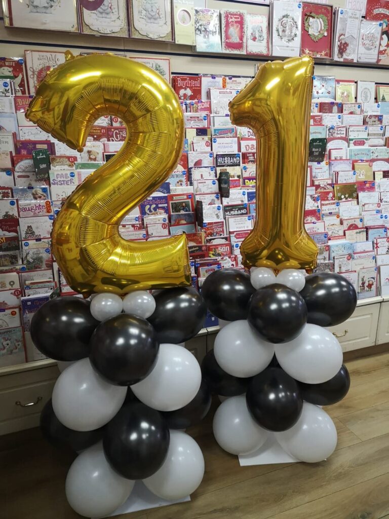 Gold 21st birthday foil balloons with black and white balloon pillar