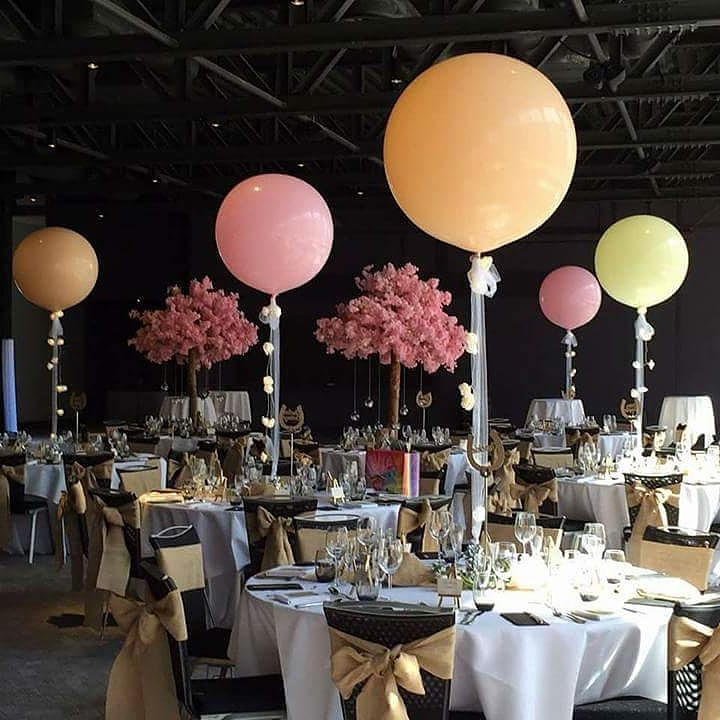 Multi-colour giant Orbz balloons